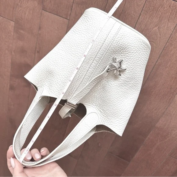 Elegant off White Leather Bucket Tote Bag with silver horse charm - Picture 7 of 13